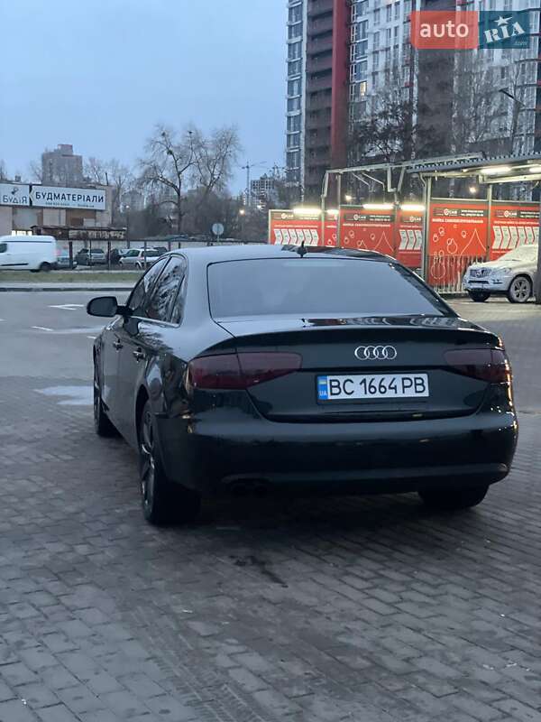 Седан Audi A4 2012 в Киеве