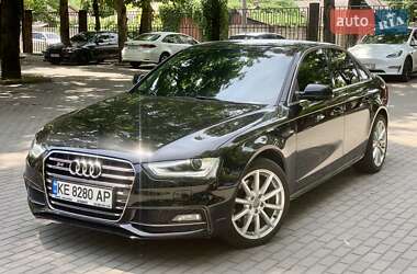 Седан Audi A4 2014 в Кам'янському