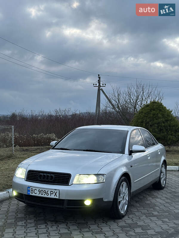 Седан Audi A4 2002 в Жовкве