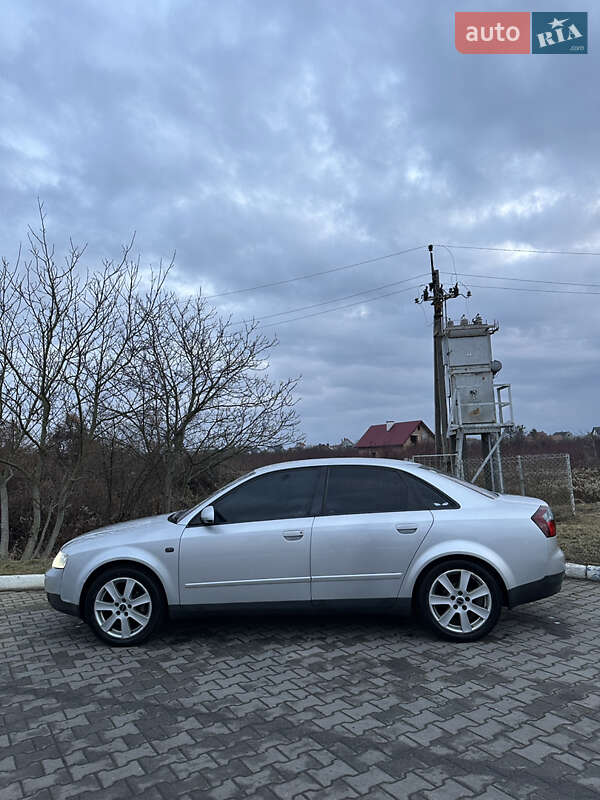 Седан Audi A4 2002 в Жовкве