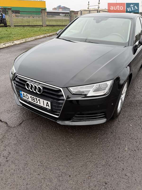 Седан Audi A4 2016 в Мукачево