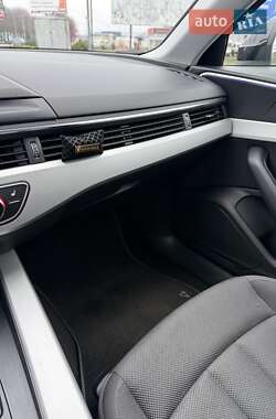 Седан Audi A4 2016 в Мукачево