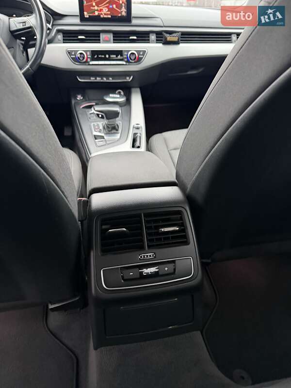 Седан Audi A4 2016 в Мукачево