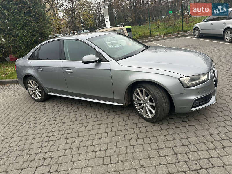 Седан Audi A4 2015 в Львові