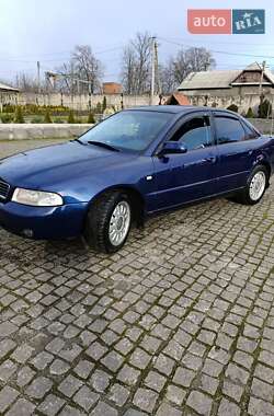 Седан Audi A4 2000 в Кельменцях