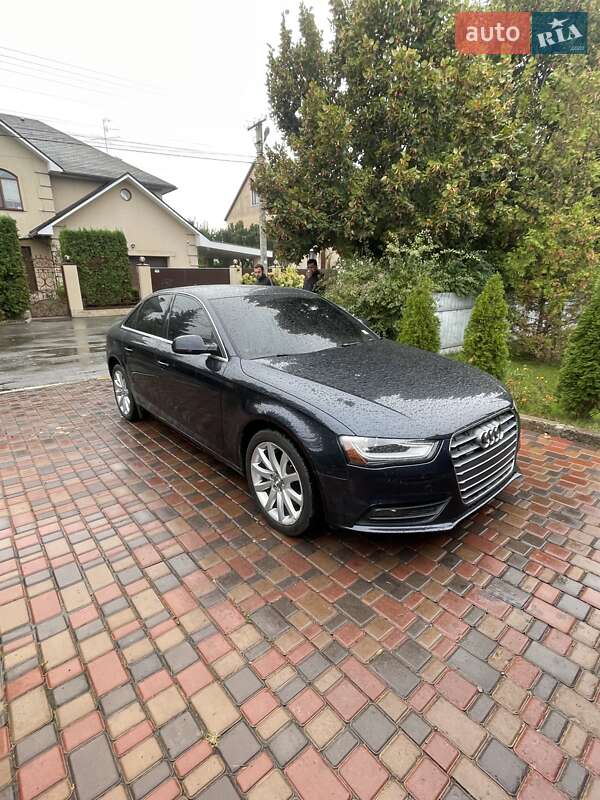 Седан Audi A4 2013 в Киеве