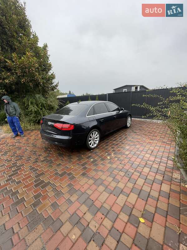 Седан Audi A4 2013 в Киеве