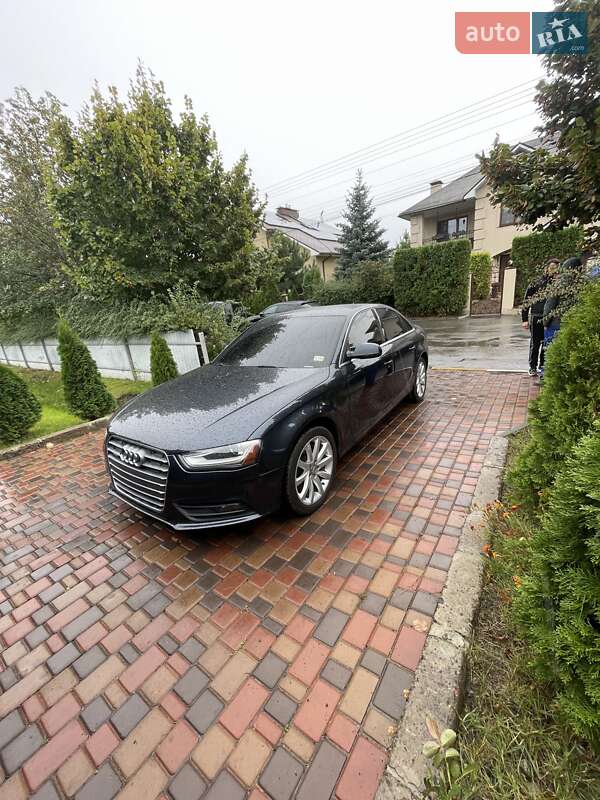 Седан Audi A4 2013 в Киеве