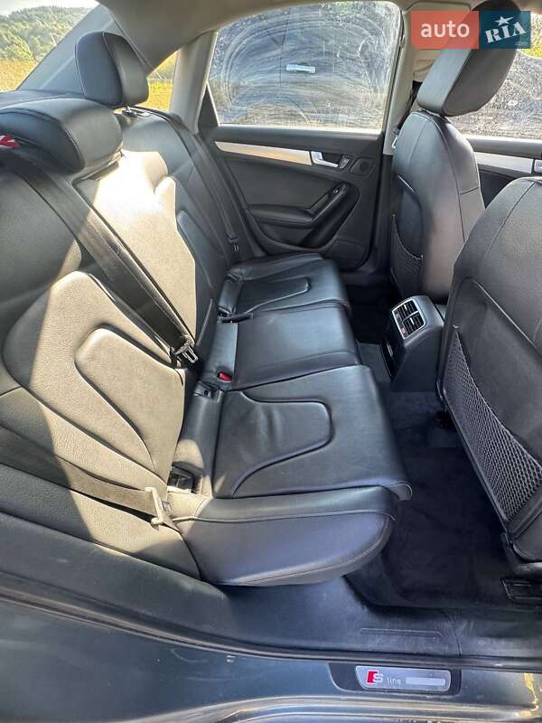 Седан Audi A4 2013 в Львове