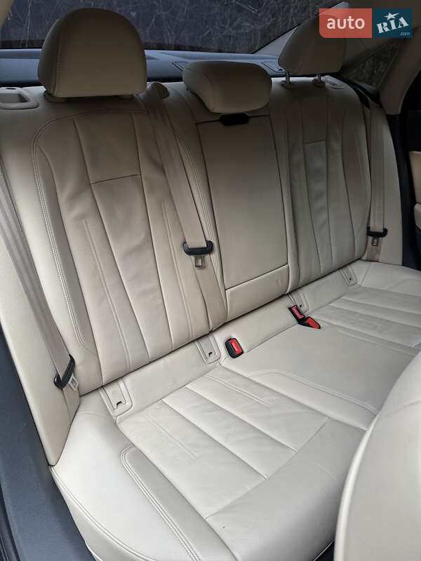Седан Audi A4 2018 в Киеве