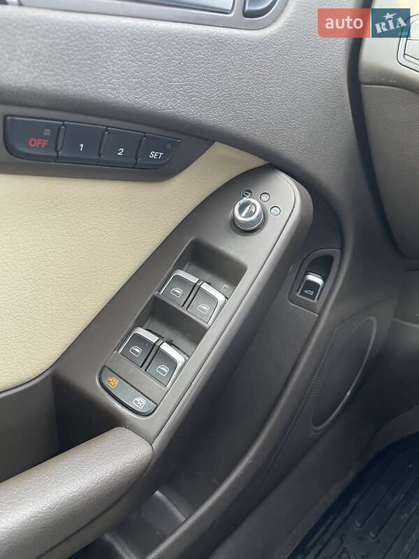 Седан Audi A4 2014 в Львове