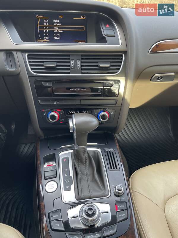 Седан Audi A4 2014 в Львове