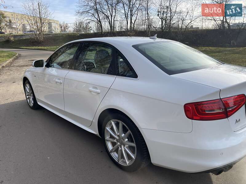 Седан Audi A4 2014 в Львове