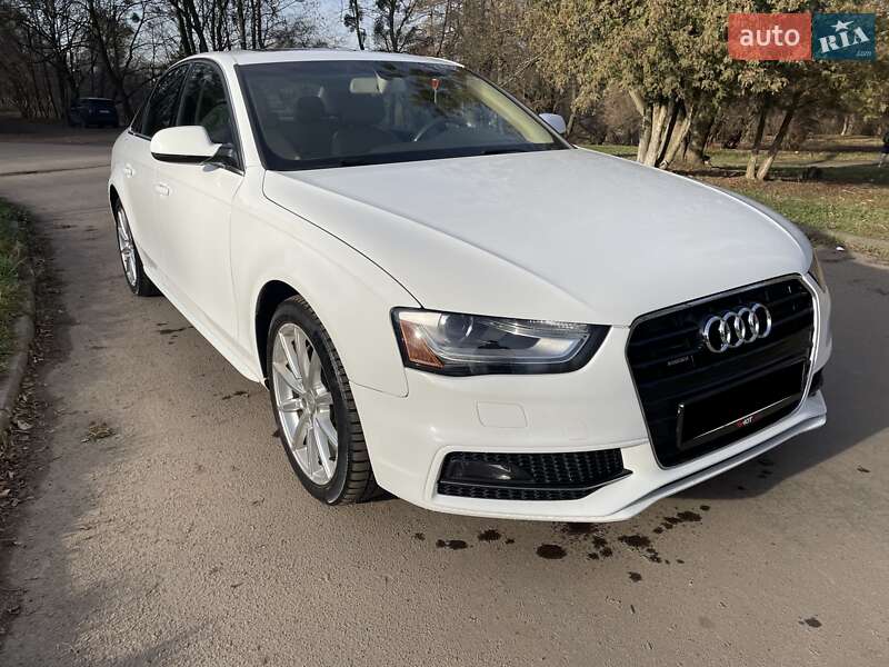 Седан Audi A4 2014 в Львове