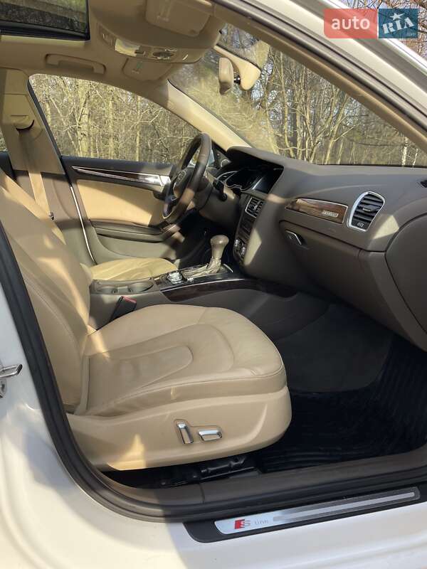 Седан Audi A4 2014 в Львове