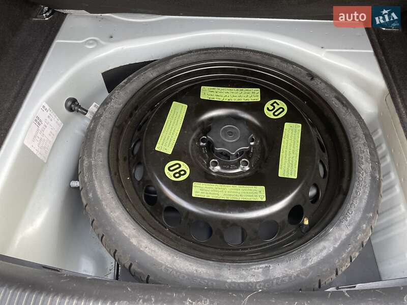 Седан Audi A4 2014 в Львове