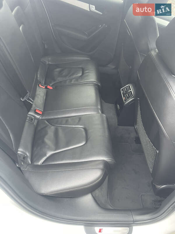 Седан Audi A4 2014 в Луцке
