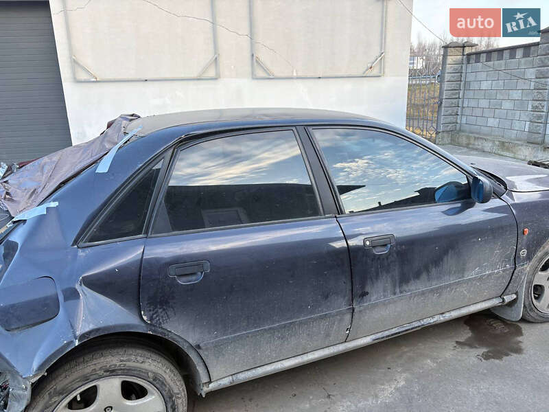 Седан Audi A4 1996 в Ровно