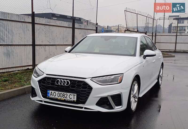 Седан Audi A4 2022 в Ужгороде