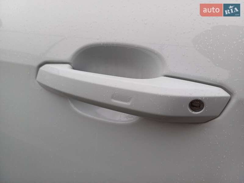 Седан Audi A4 2022 в Ужгороде