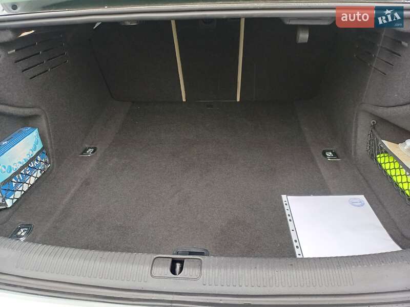 Седан Audi A4 2022 в Ужгороде