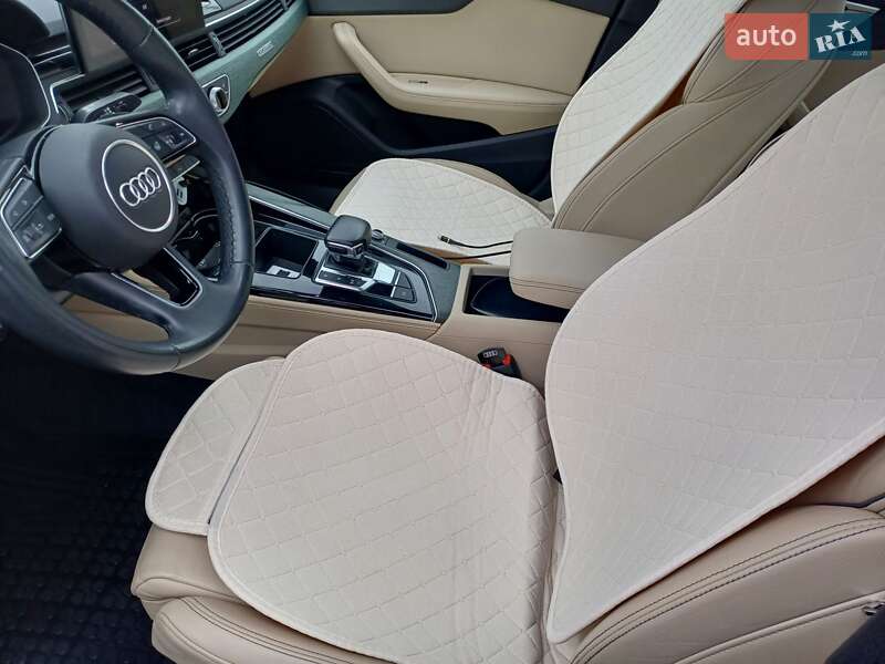 Седан Audi A4 2022 в Ужгороде