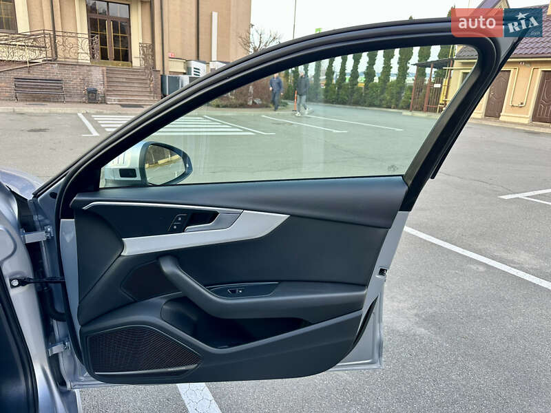 Седан Audi A4 2018 в Киеве