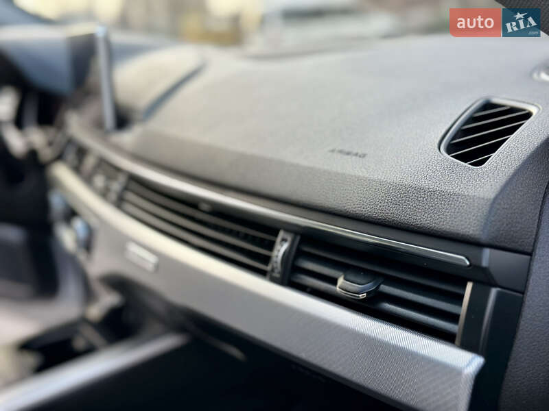 Седан Audi A4 2018 в Киеве