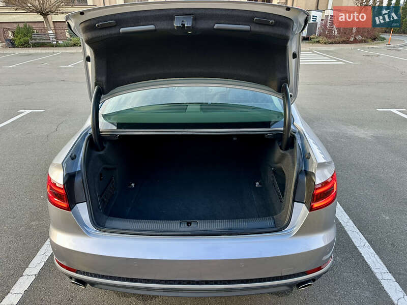 Седан Audi A4 2018 в Киеве