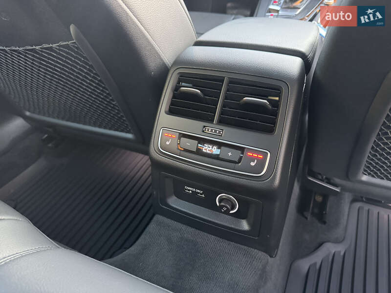 Седан Audi A4 2019 в Бучаче