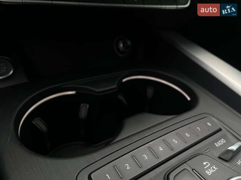 Седан Audi A4 2016 в Ужгороді