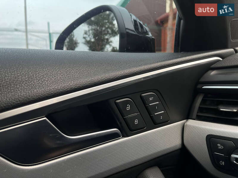 Седан Audi A4 2016 в Ужгороді
