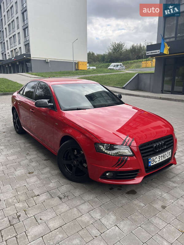 Седан Audi A4 2011 в Новояворовске