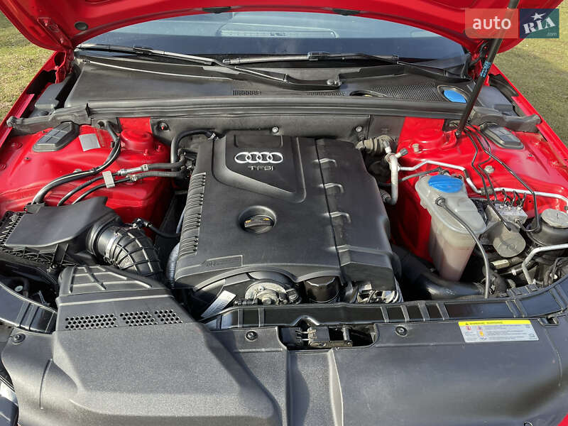 Седан Audi A4 2011 в Новояворовске