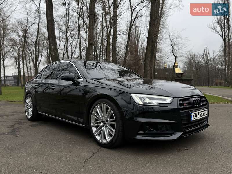 Седан Audi A4 2016 в Киеве