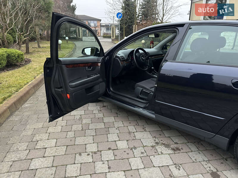 Седан Audi A4 2003 в Сарнах