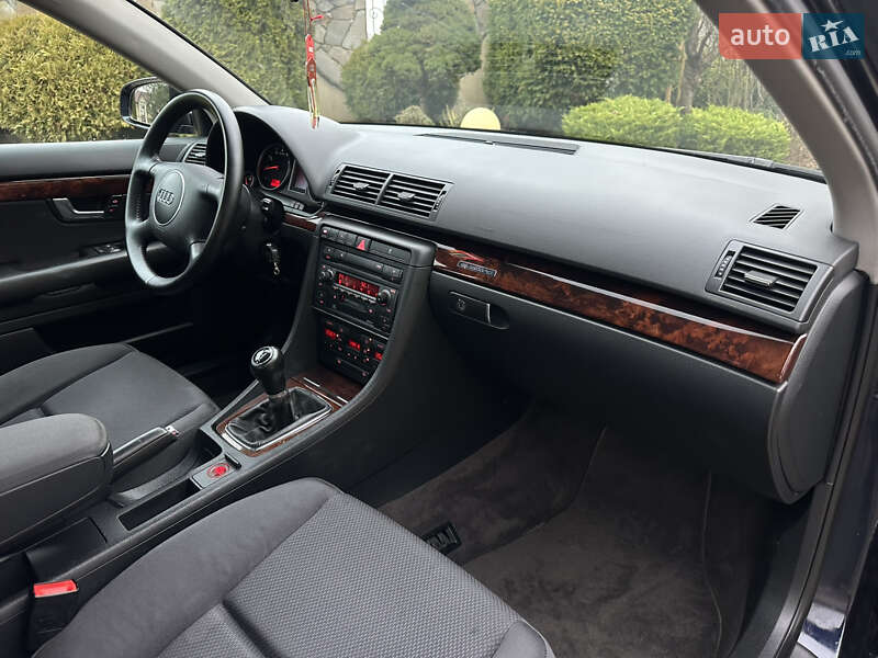 Седан Audi A4 2003 в Сарнах