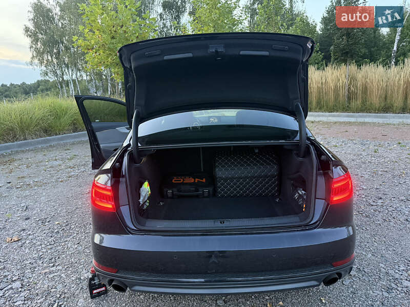 Седан Audi A4 2017 в Киеве
