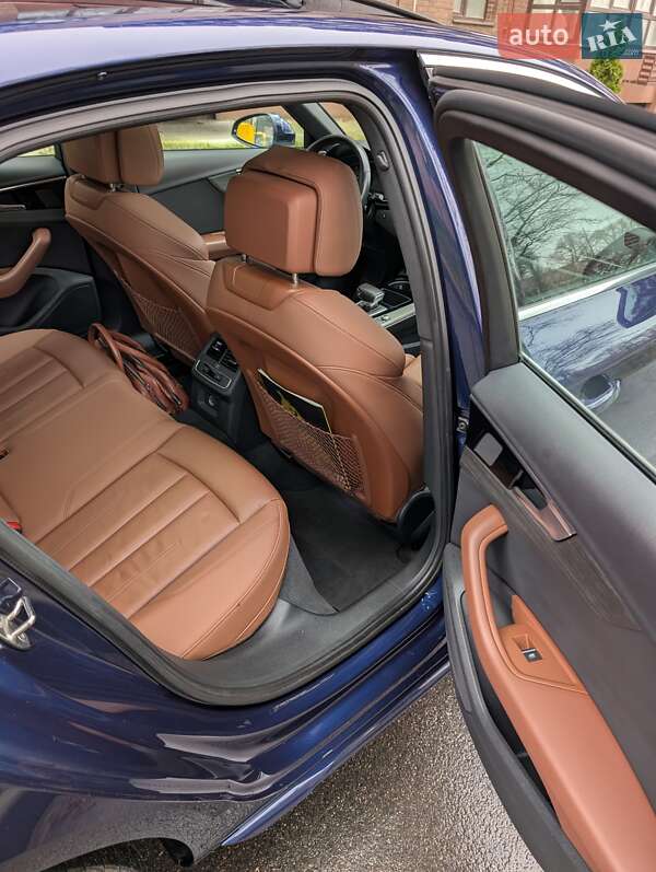 Седан Audi A4 2020 в Чернигове