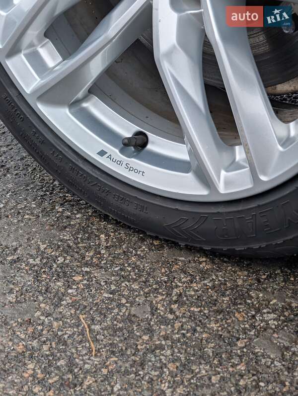 Седан Audi A4 2020 в Чернигове
