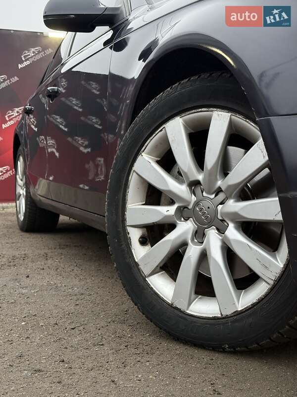 Седан Audi A4 2012 в Сумах