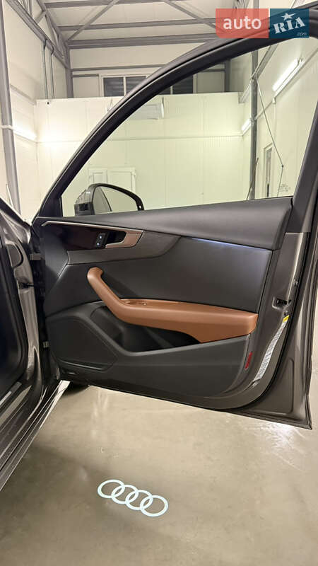 Седан Audi A4 2022 в Львове