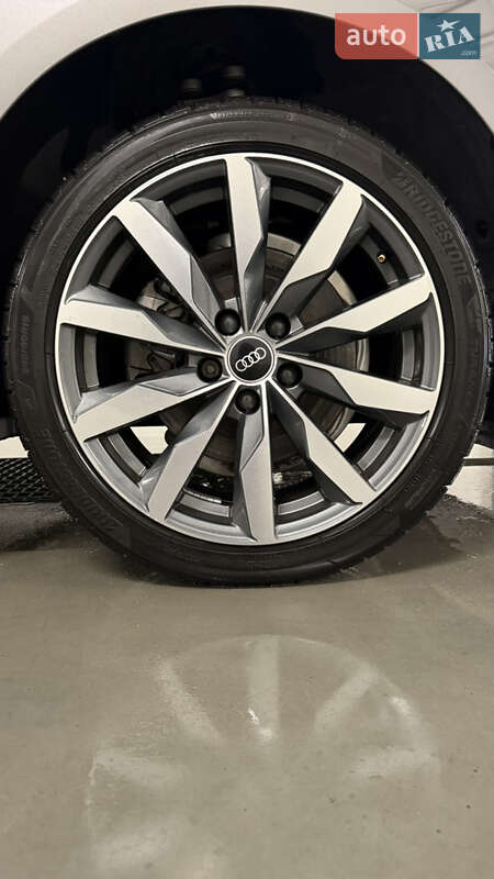 Седан Audi A4 2022 в Львове