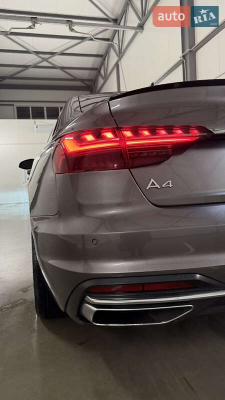 Седан Audi A4 2022 в Львове