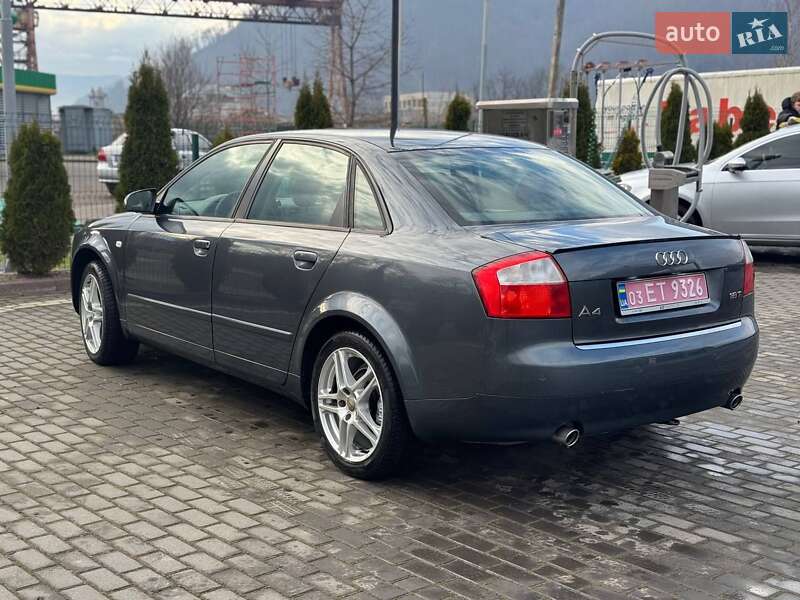 Седан Audi A4 2003 в Долине