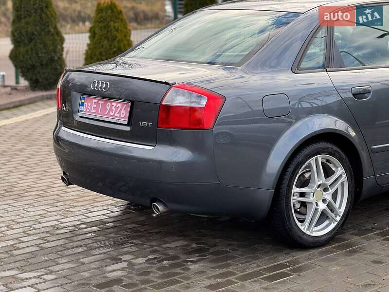 Седан Audi A4 2003 в Долине