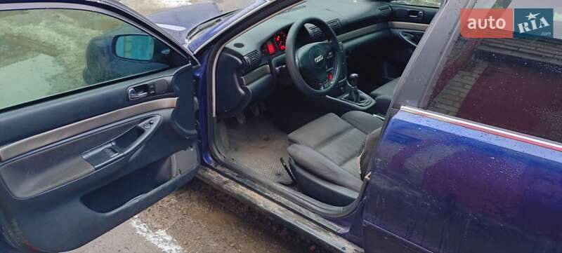 Седан Audi A4 1998 в Сумах