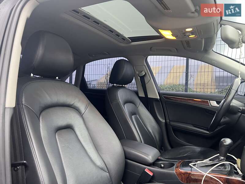 Седан Audi A4 2011 в Львове