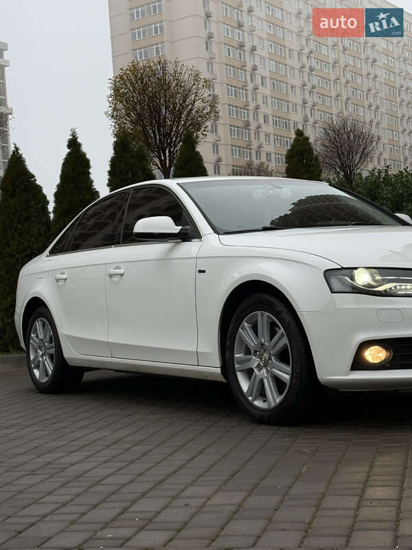 Седан Audi A4 2011 в Одесі