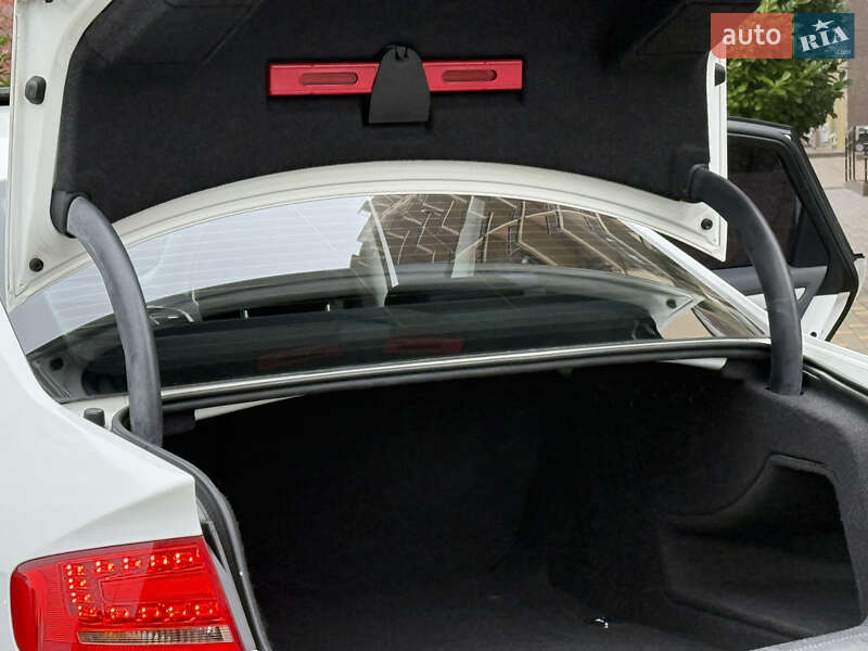 Седан Audi A4 2011 в Одесі